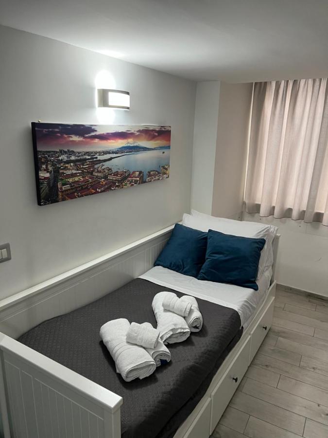 Bed and Breakfast La Casa Di Raffaele Napoli Centro Exterior foto